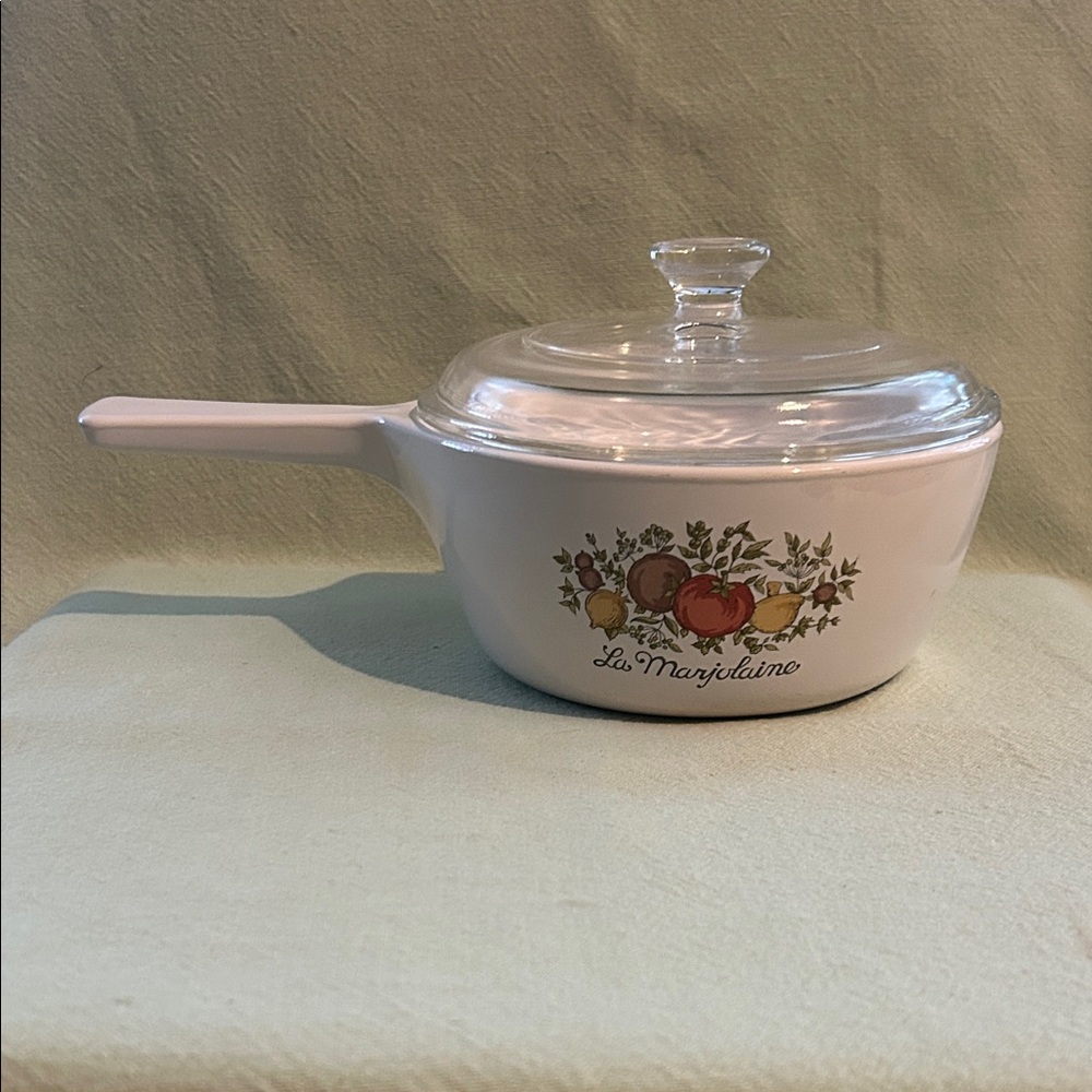 Corningware White Saucepan with Floral spice of life Design vintage EUC 1.5 pint